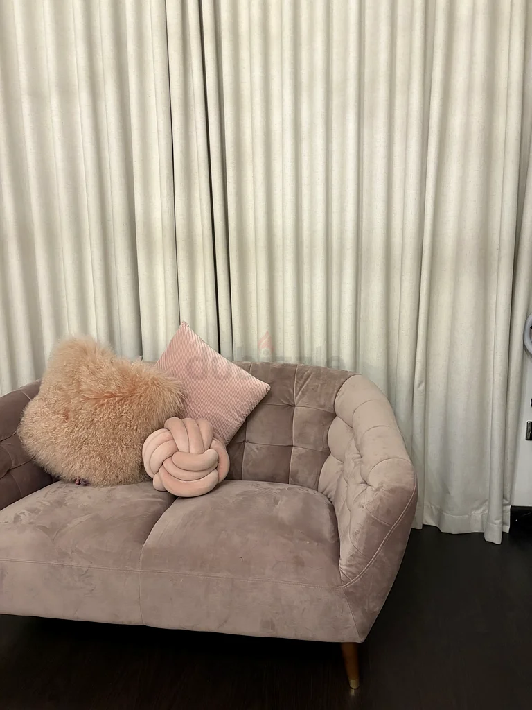 Chic Upholstered Velvet Sofa with Cozy Accents632651049473311126