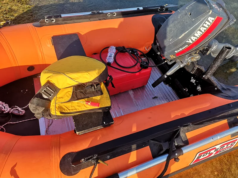 Rubber boat63235109807361111