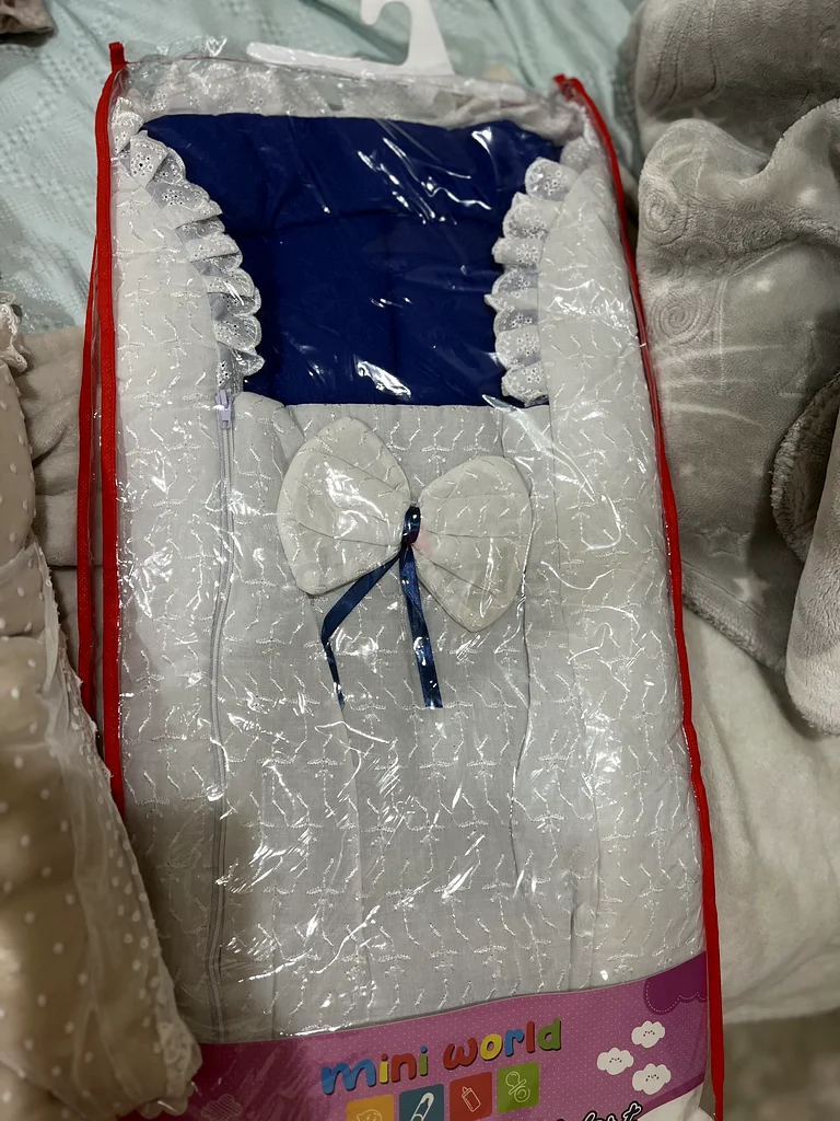 Elegant Baby Cradle Bed with Lace Trim62864710690050114
