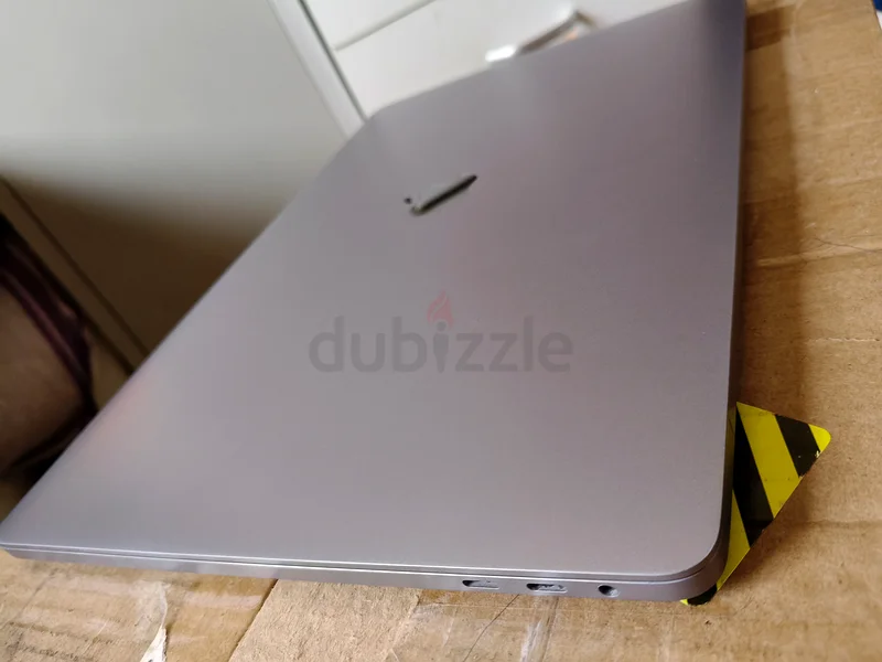 MacBook pro 2019 core i9 2.4 GHz 32GB RAM and 4TB SSD.63254995083778114