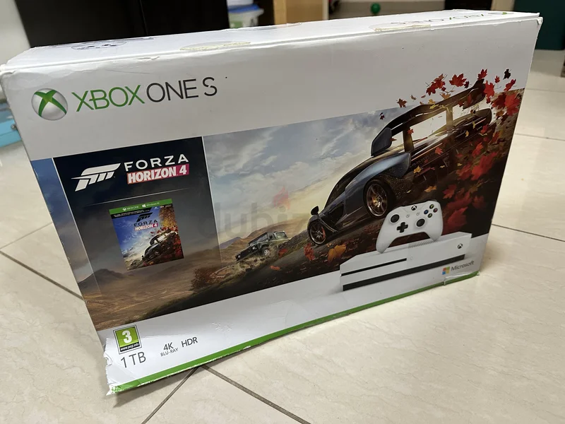 Xbox One S 1 تيرابايت مع محطة شحن تحتوي على كونترولرين ومجموعة كبيرة من الألعاب62935676077826112