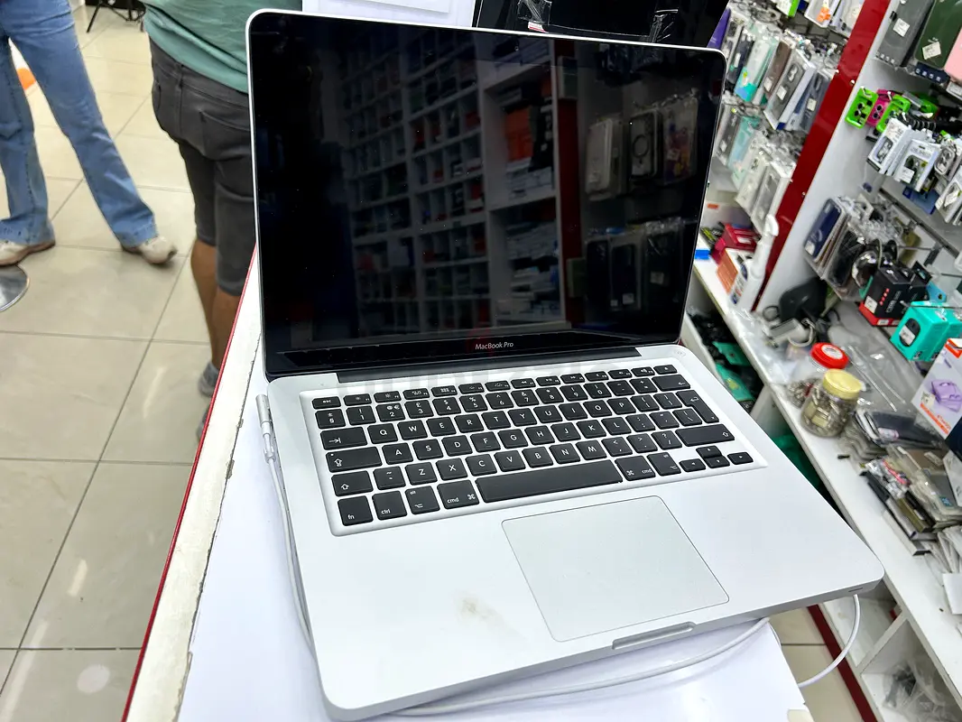Apple MacBook Pro (Late 2016) - Perfect for Work and Play!63254995097346111