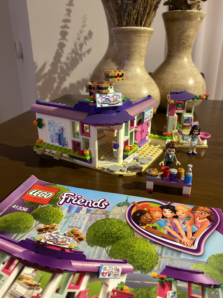 LEGO Friends 41336 Emma's Art Café.629296591640331119