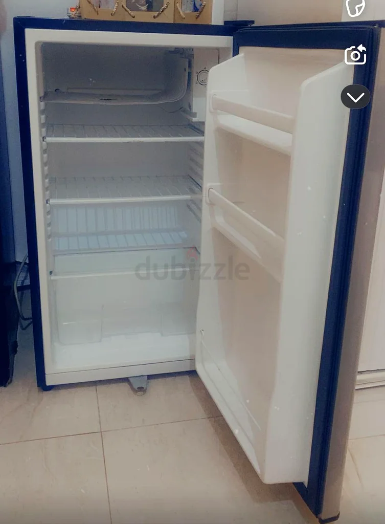 ثلاجة صغيرة للبيع632519130580491110