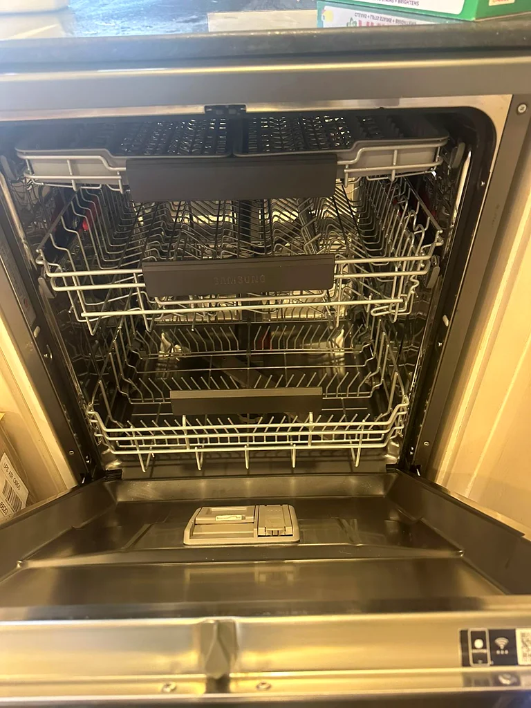 Samsung New Model Dishwasher Matt Black Like New63264585059457111