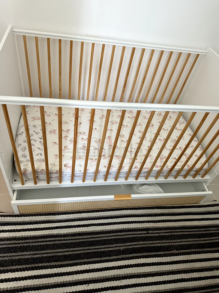 Stylish Baby Crib + Baby Elegance Mattress - Perfect for Your Little One!63265599183873113