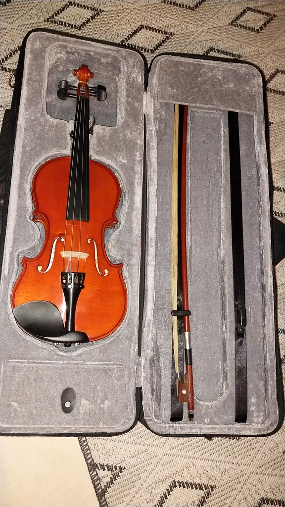 Beautiful Acoustic Violin 1/2 with Case – Perfect for Musicians!63229681473538111