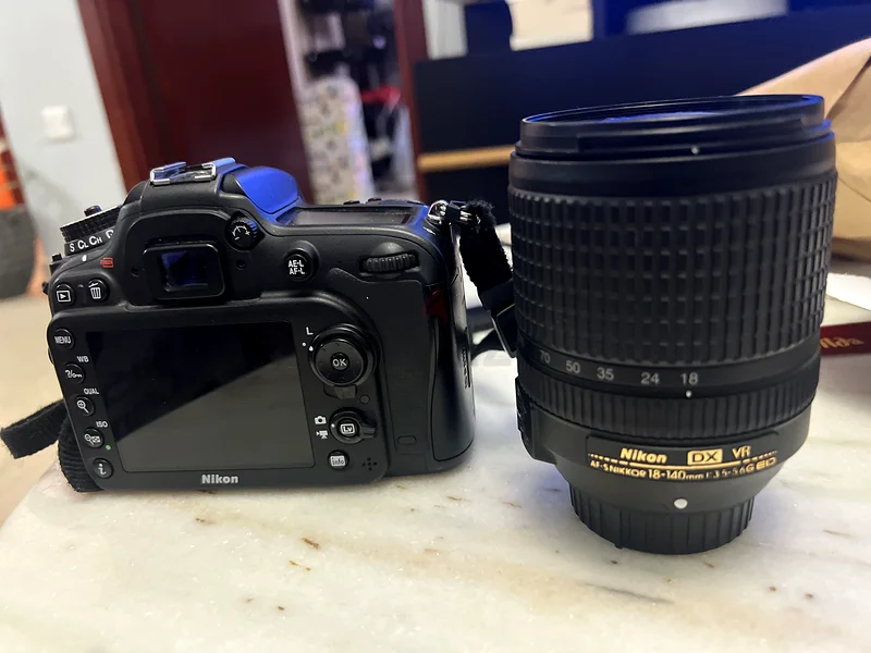Nikon D7200 AF-S DX Nikkor 18-140mm f/3.5-5.6G ED VR - Excellent Condition!62934688668674112