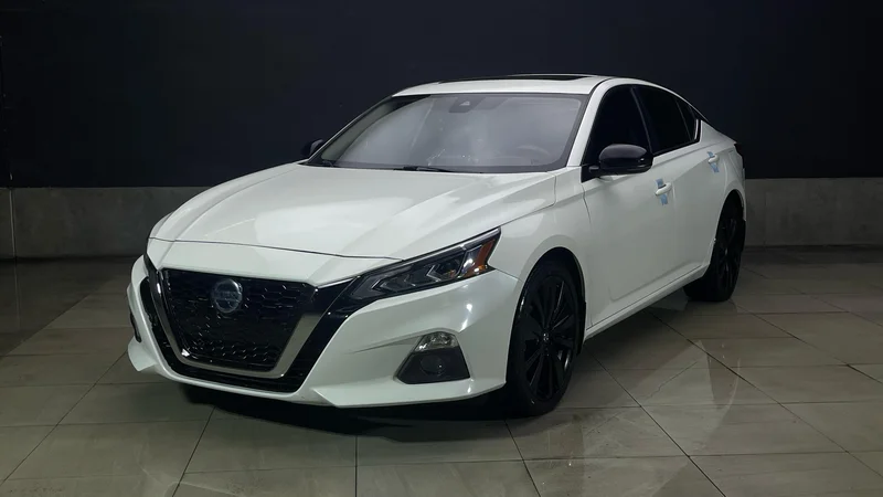 Offer Valid Only For 3 Days (2022 Nissan Altima SR Midnight - Full Option - Excellent Condition)62932673928322111