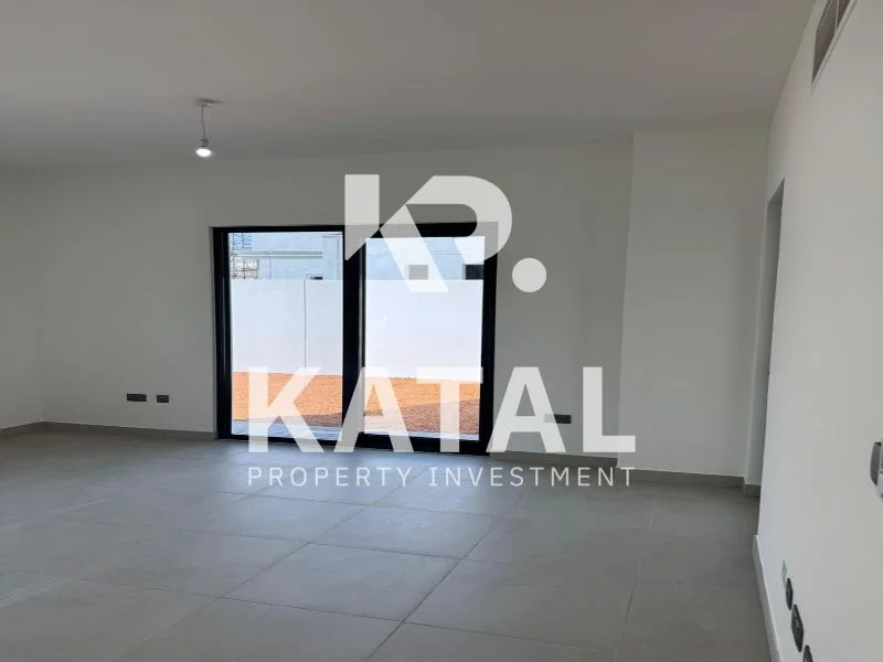 جاهز للسكن | 5 غرف نوم + غرفة خادمة + غرفة دراسة | فيلا واسعة62889355784579113
