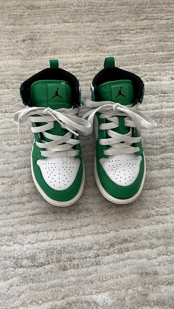 Stylish Nike Air Jordan unisex Green  White Sneakers63240135111554112