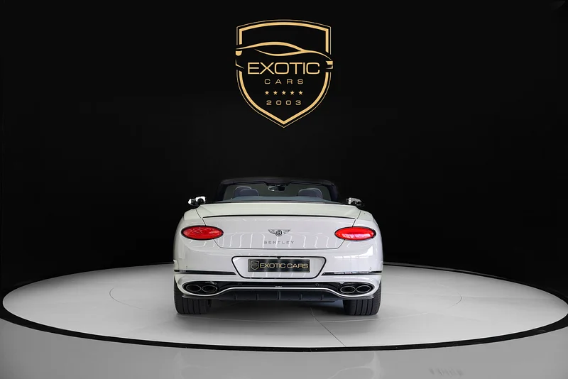 الضمان حتى أبريل 2026 - GTC V8S - هيكل خارجي كربوني بالكامل - إصدار أسود - داخلية ثنائية الألوان63174777801731111