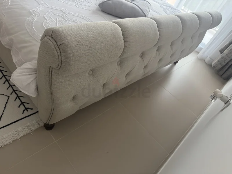 King size bed62867840058369113