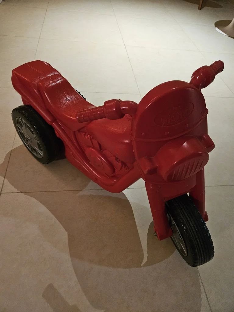 Vibrant Red Ride-On Motorcycle for Kids629296602384651125