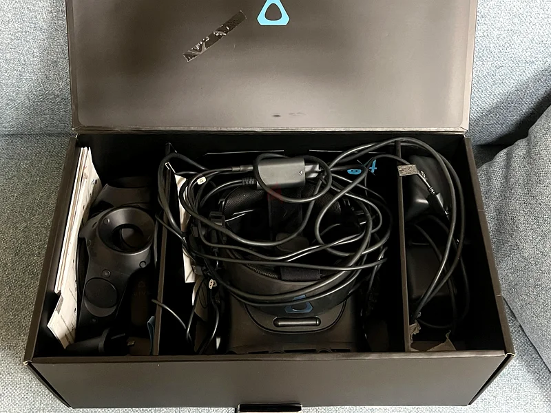 سماعة رأس HTC Vive VR PRO مع الملحقات - اغمر نفسك في واقع جديد!63261271376257111