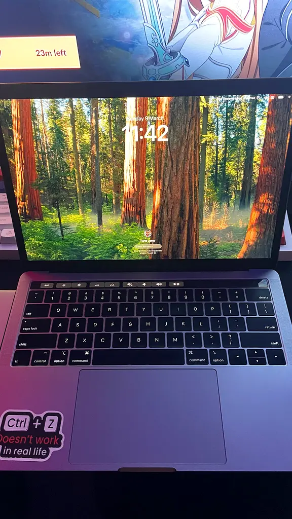 Apple Macbook Pro 13 Inch with touch bar 201963256603853569112