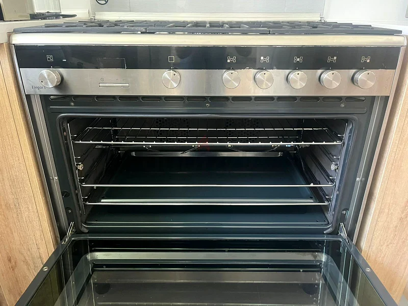Premium Siemens Gas Range with Oven - Culinary Excellence Awaits!63169462466947111
