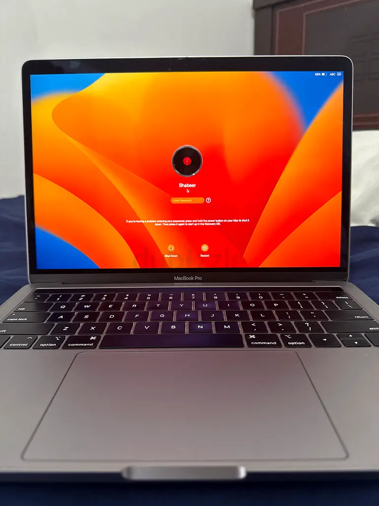 Apple MacBook Pro - Sleek Performance  Style!63255535353347111