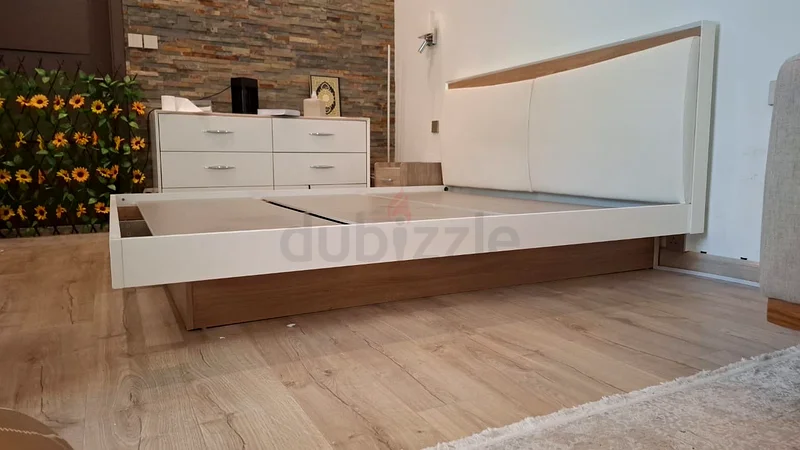 Modern floating bed with 2 side tables62863822373249111