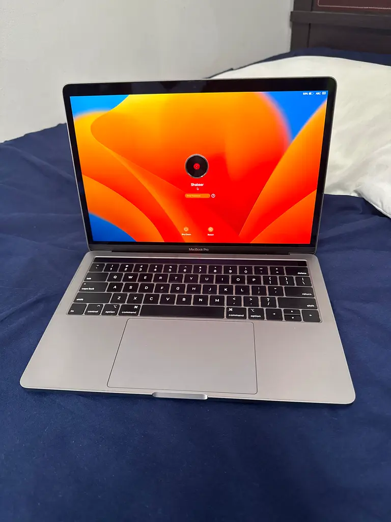 Apple MacBook Pro - Sleek Performance  Style!63255535353347110
