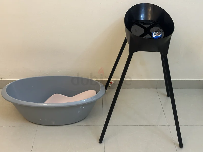 حوض استحمام وقوف غير مستخدم بشكل كثيف. مناسب للأم وطفلها الصغير62932701074434112