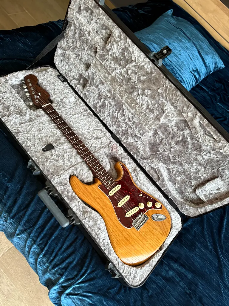 FENDER USA Limited Edition Professional