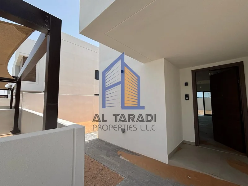 3 غرف نوم مذهلة + خادمة | صف واحد | مجتمع فاخر62889355830531113