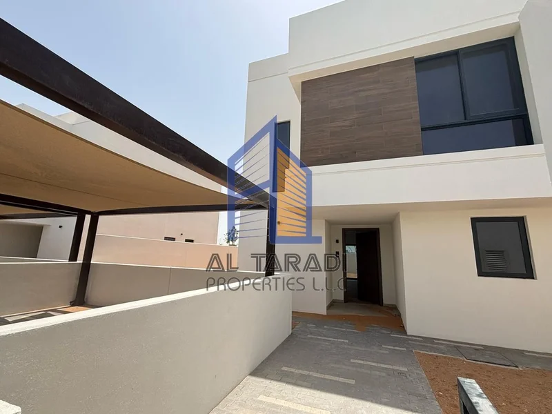 3 غرف نوم مذهلة + خادمة | صف واحد | مجتمع فاخر62889355830531112