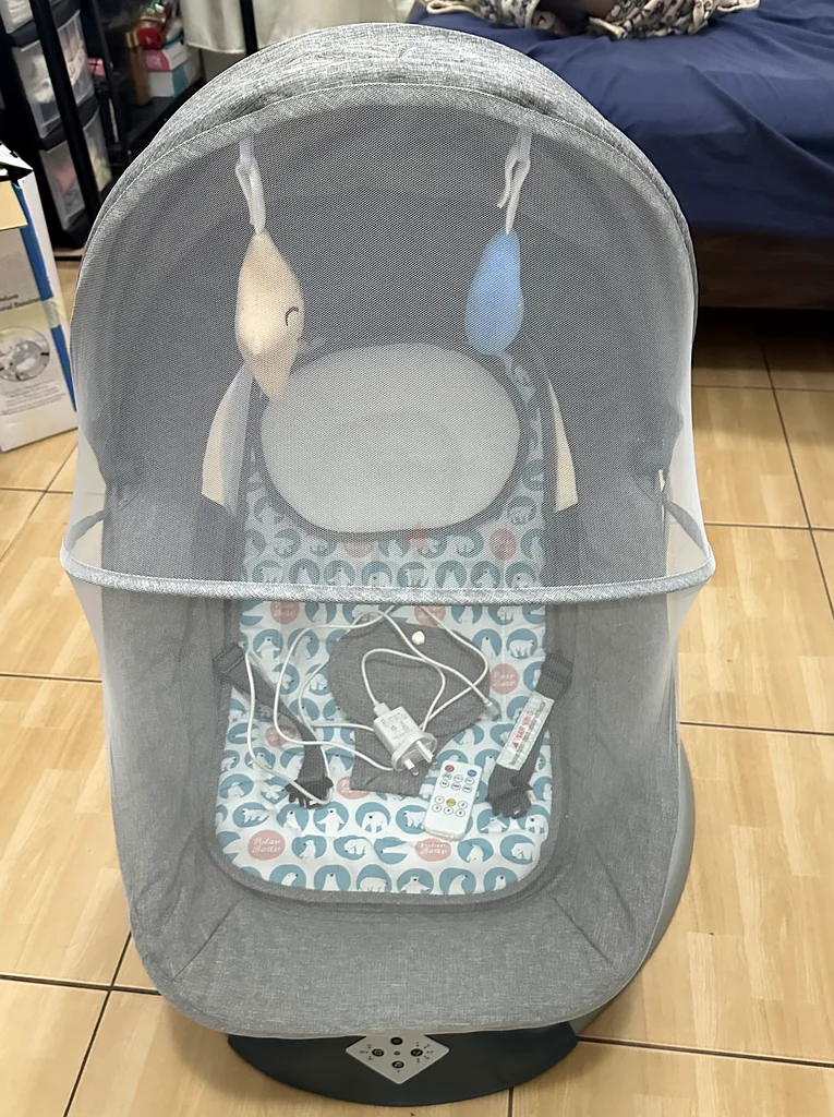 Gently Used Baby Rocker with Music, Timer and Mosquito Net628638242963221117