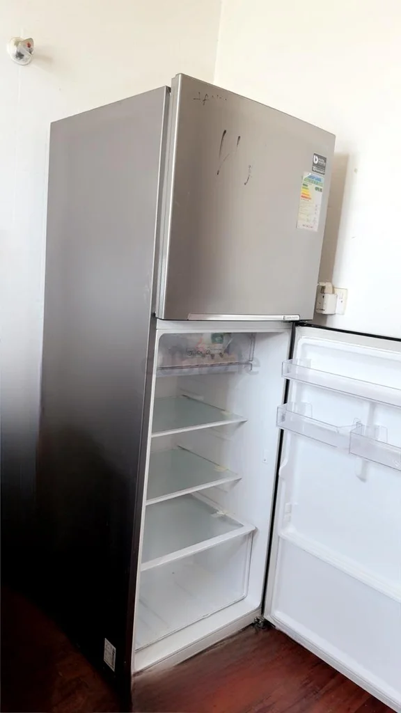 Spacious and Reliable Refrigerator for Sale!62932694357762111