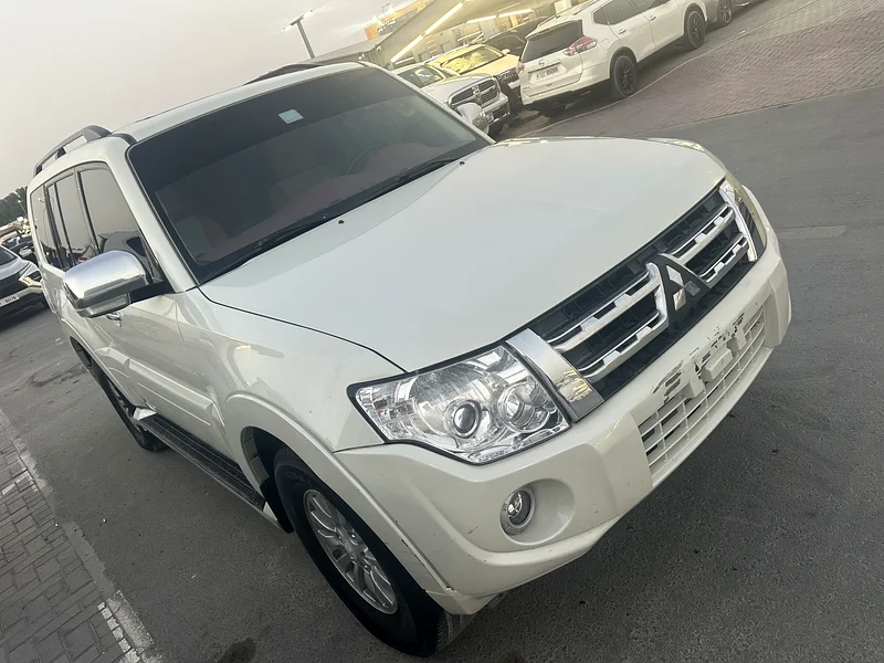 Mitsubshi pajero 2012 fullopshin white color GCC calen car632256968378901116