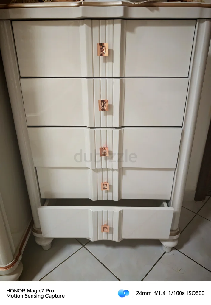 غرفة نوم62863819598594113