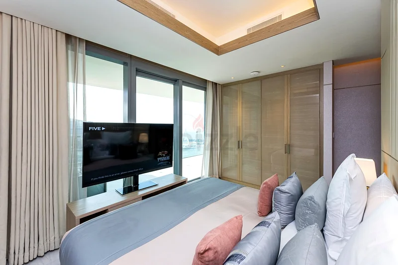 Five Luxe JBR63162475426817111