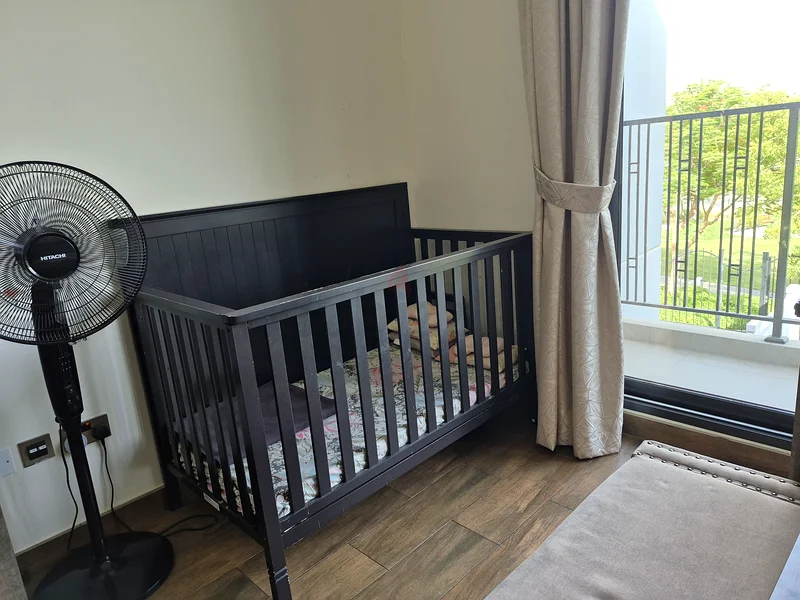Spacious wooden crib cum sofa in excellent condition628638243681301115