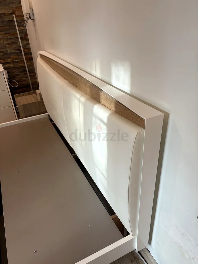 Modern floating bed with 2 side tables62863822373249113