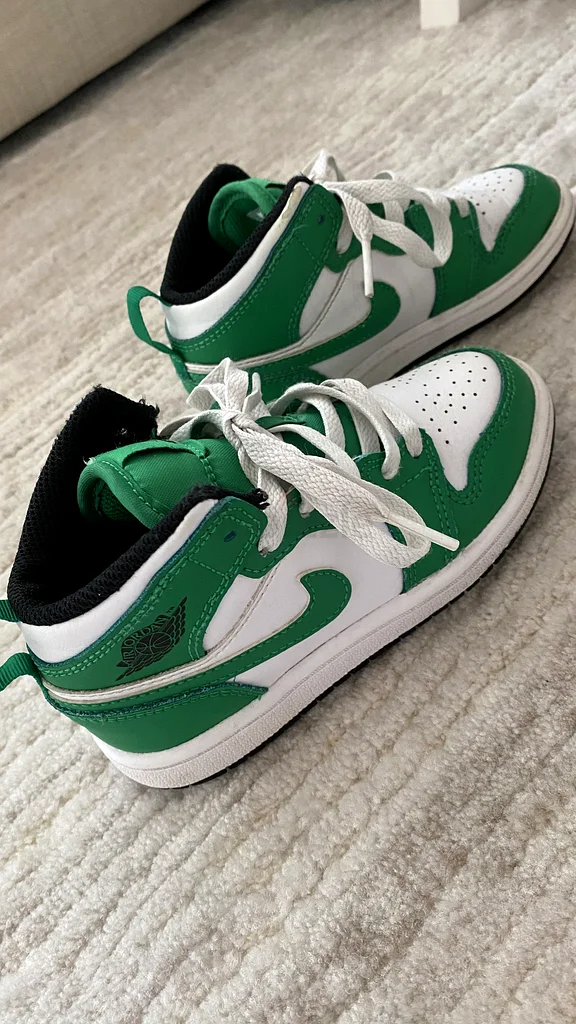 Stylish Nike Air Jordan unisex Green  White Sneakers632401351115541119