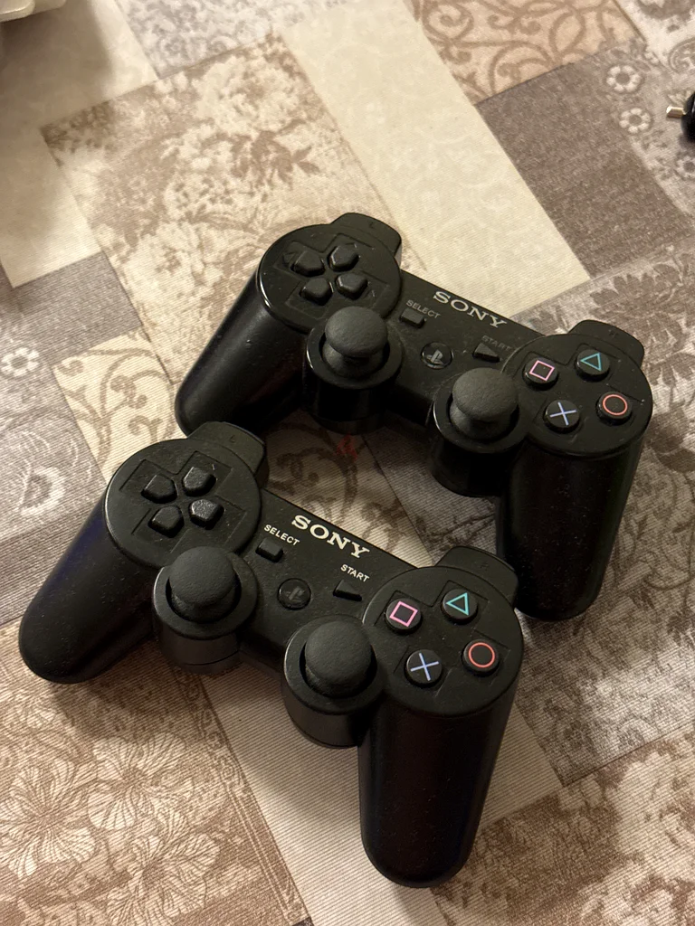 بلاي ستيشن 3 - حزمة وحدة تحكم PS3 مع الألعاب والوحدات التحكم62935676259841112