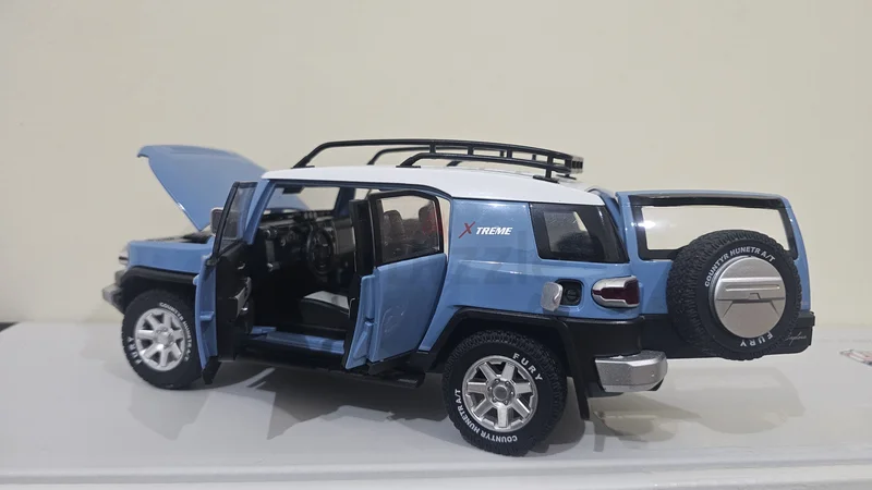 Toyota FJ Cruiser Model 1:24 Diecast62935676347009112