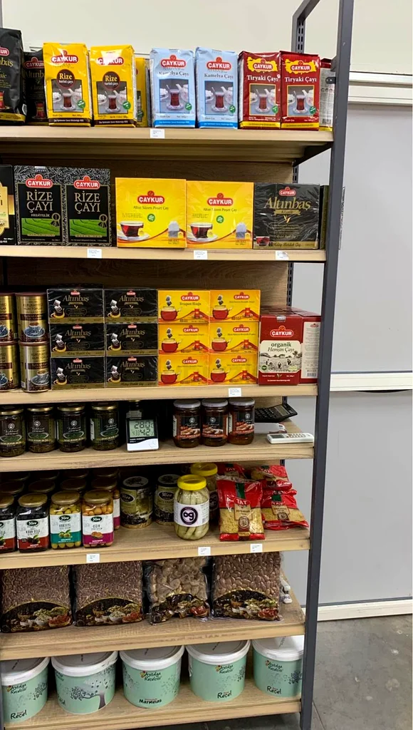 Commercial Display Shelves for Sale - Perfect for Retail Spaces!63259707872387112