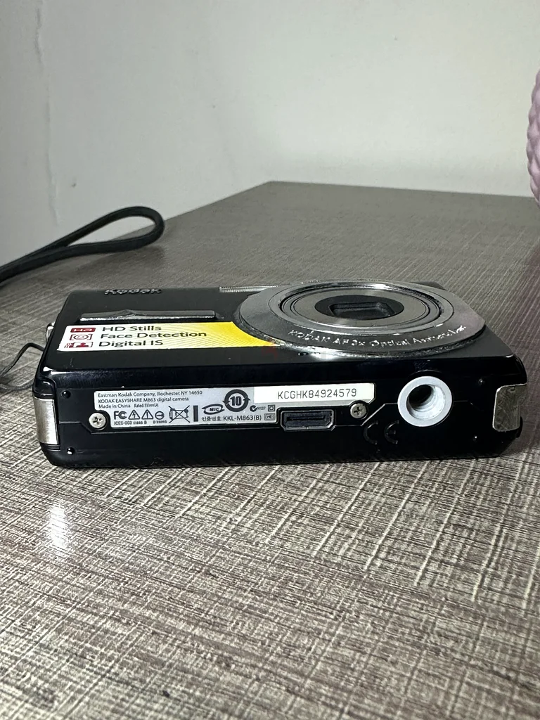 كاميرا كوداك إيزى شير M863 الرقمية بدقة 8.2 ميجابكسل - لا تشمل الشاحن63265602438531111