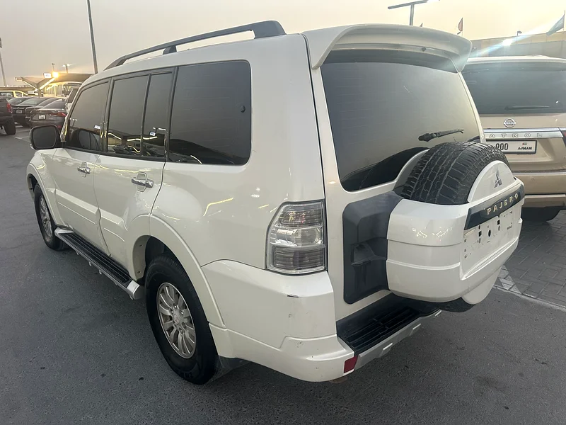 Mitsubshi pajero 2012 fullopshin white color GCC calen car63225696837890113