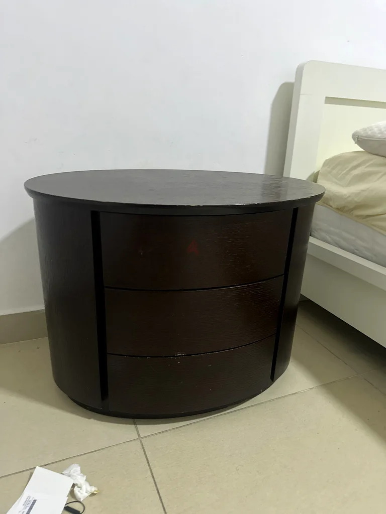 Stylish and Functional Round Nightstand for Sale63218316363011111