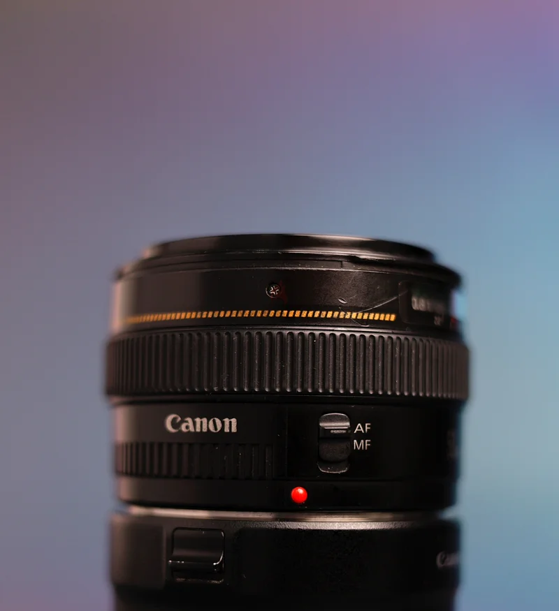 عرض ساخن على عدستي كانون EF 50 مم f1.463266945931650112