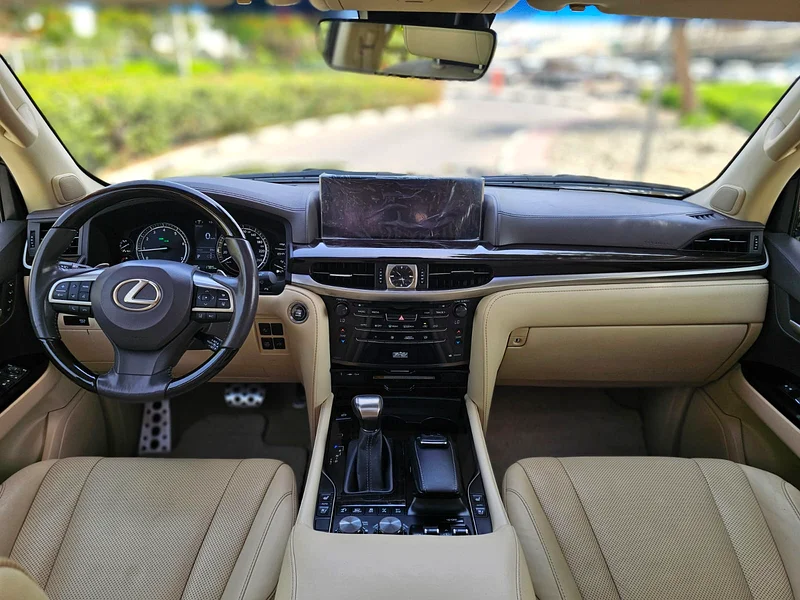 LEXUS LX570 SPORT FULL OPTION GCC UNDER WARRANTY63226215760259114