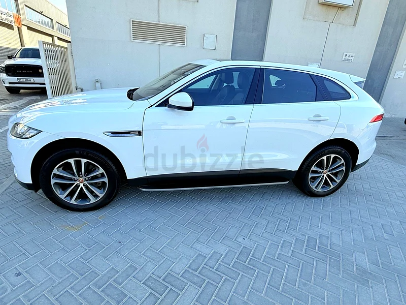 Jaguar F-pace 35T AWD 2017 GCC full service history 1st owner 2 keys very clean car 155000km63222309349378113