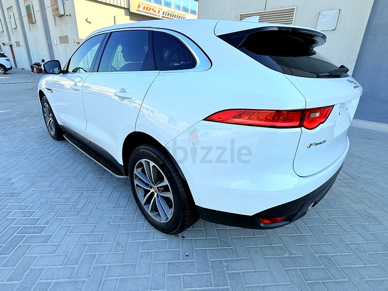 Jaguar F-pace 35T AWD 2017 GCC full service history 1st owner 2 keys very clean car 155000km63222309349378114