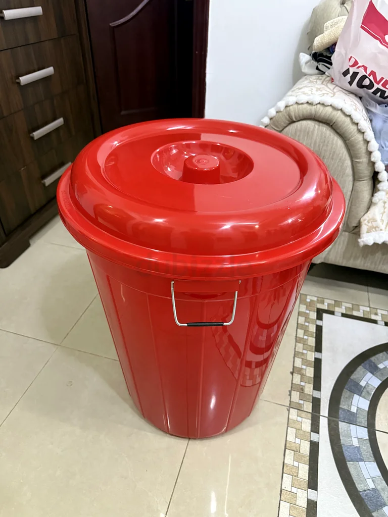 وعاء ماء مع غطاء63215865431427114
