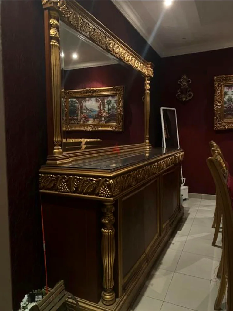 Elegant Vintage Sideboard with Mirror62863822476674114