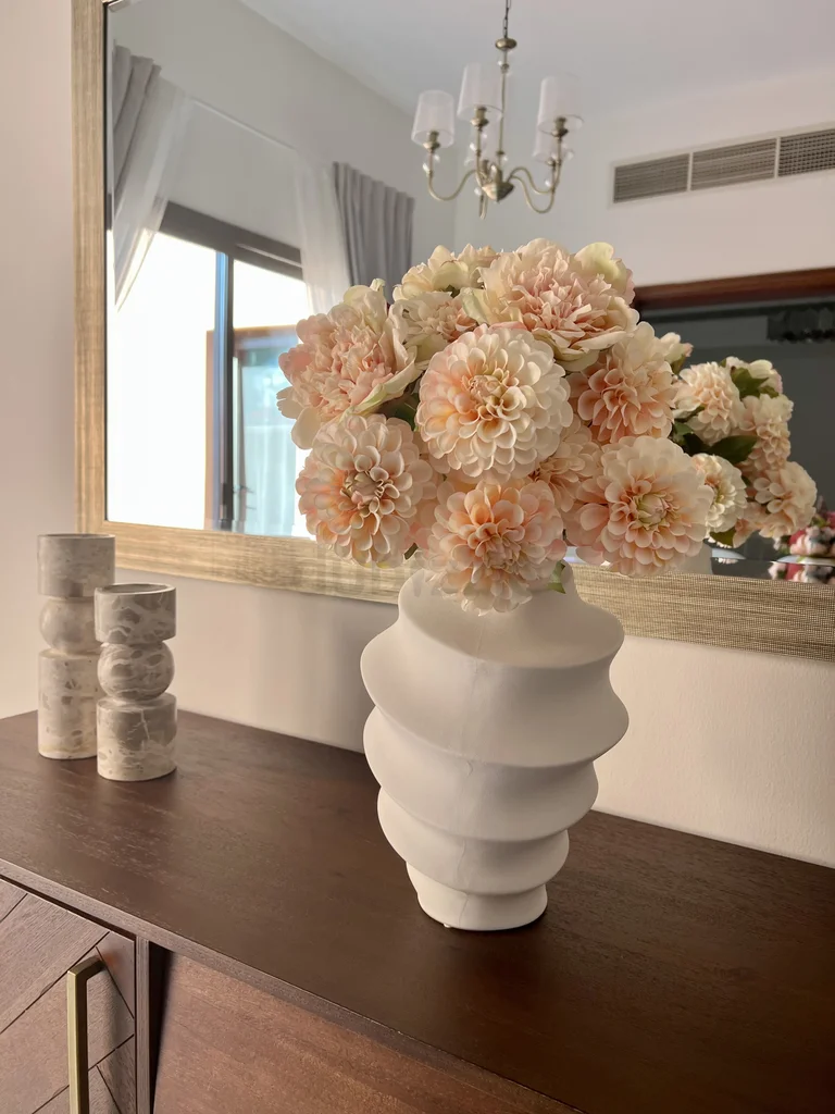 Vase with flowers62930643206018111