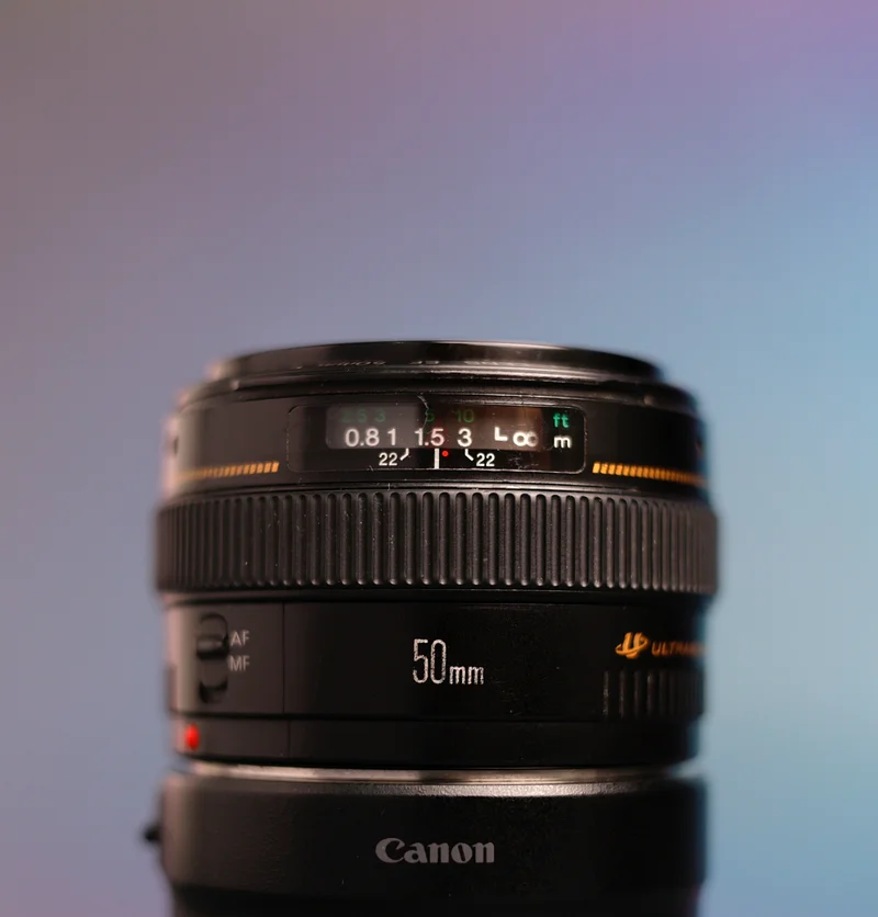 عرض ساخن على عدستي كانون EF 50 مم f1.463266945931650111
